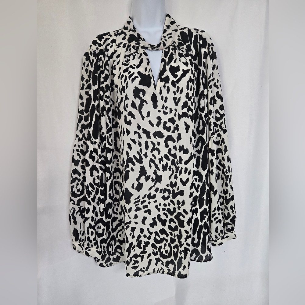 Laurie Felt Black/White Cheetah Key Hole Neckline Long Blouse Plus Size 2X